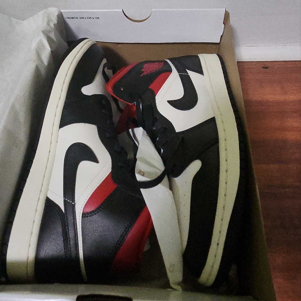 Nike Air Jordan 1 Mid White Black Red Panda BQ6472-061 Women's 12 Men's 10.5. Ne